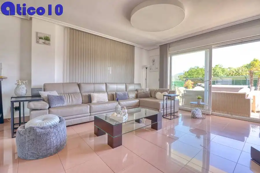 Sala de estar de Casa o chalet en venta en Gijón  con Calefacción, Jardín privado y Parquet