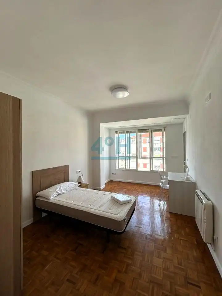 Bedroom of Flat for rent in Ourense Capital   with Heating, Parquet flooring and Balcony
