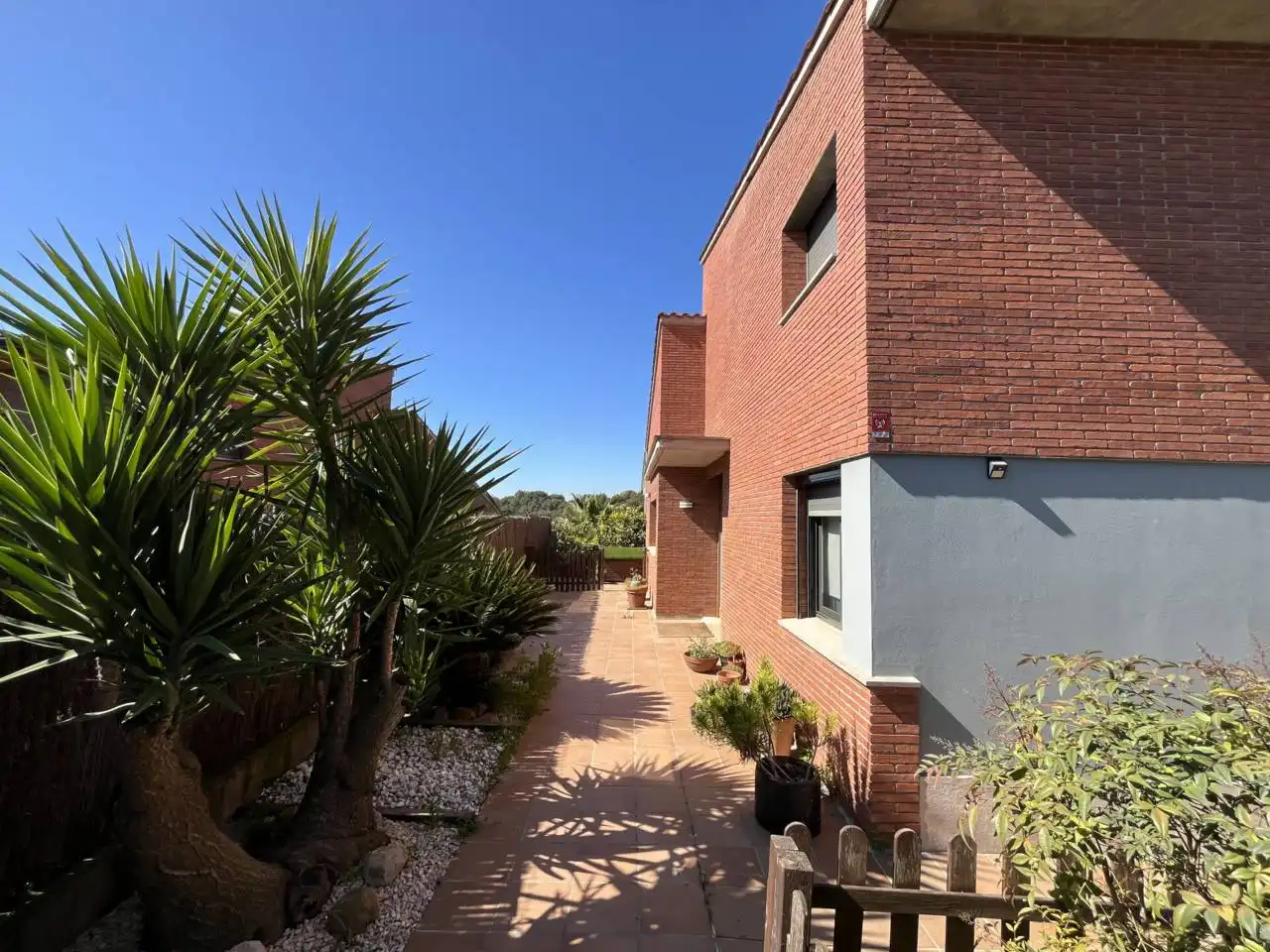 Vista exterior de Casa o xalet en venda en Caldes de Montbui amb Aire condicionat, Calefacció i Jardí privat