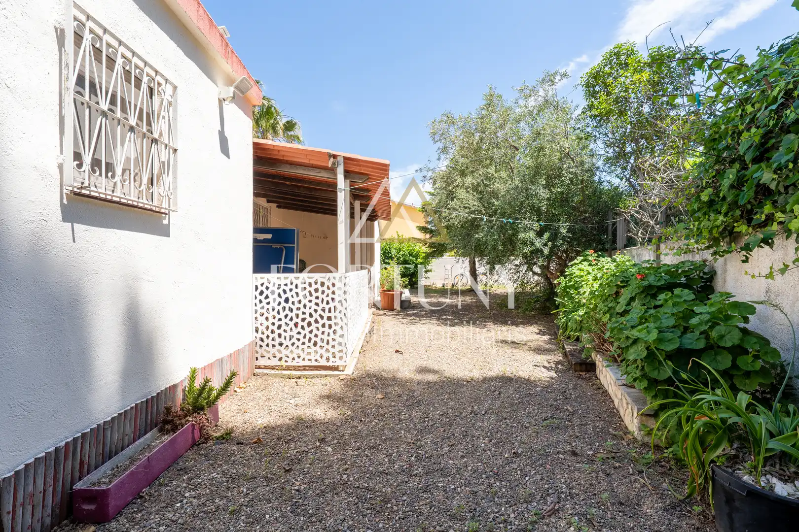 Jardí de Casa o xalet en venda en Mont-roig del Camp amb Aire condicionat, Traster i Piscina