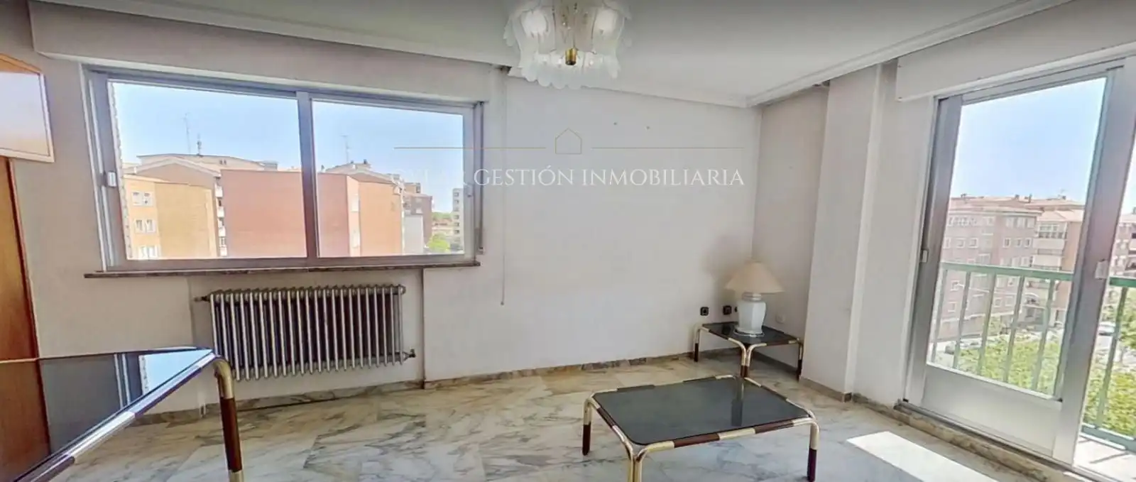 Sala de estar de Piso en venta en Salamanca con Calefacción, Terraza y Piscina