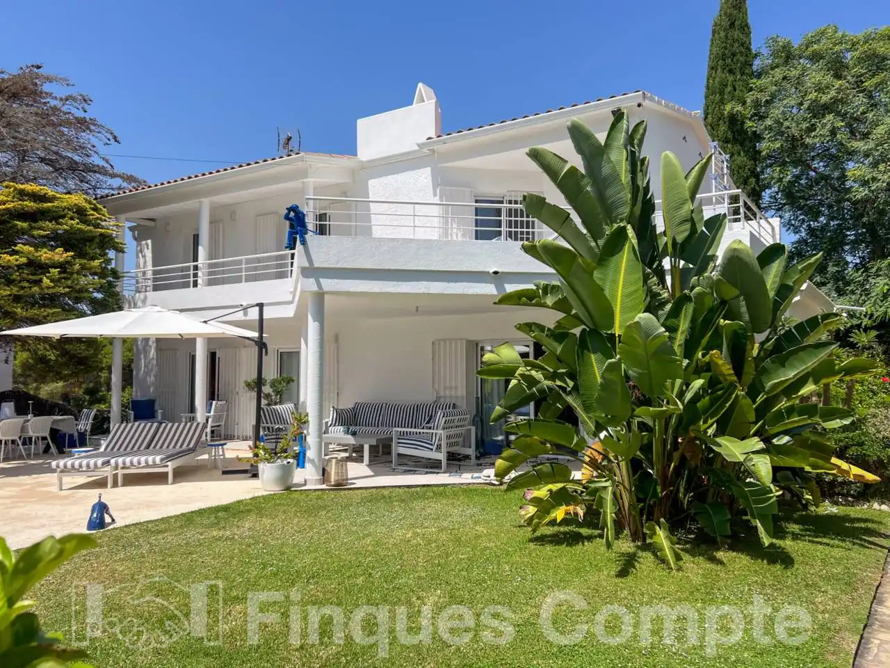 Vista exterior de Casa o xalet en venda en Roda de Berà amb Aire condicionat, Jardí privat i Terrassa