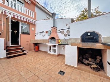 Bungalow amb balcó en venda a La Nucia Pueblo