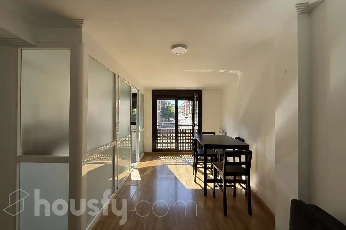 Vista exterior de Piso de alquiler en Madrid con Calefacción, Parquet y Terraza