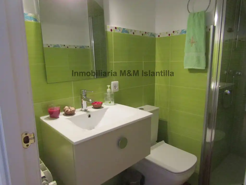 Baño de Casa adosada en venta en Islantilla con Jardín privado, Terraza y Amueblado
