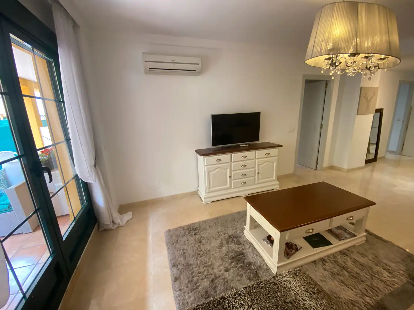 Sala de estar de Planta baja de alquiler en Estepona con Aire acondicionado, Calefacción y Terraza