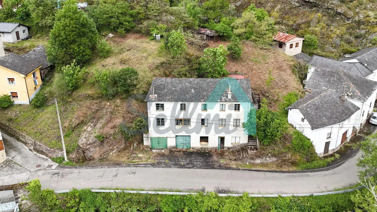 Casa o chalet en venta en Cangas del Narcea con Jardín privado