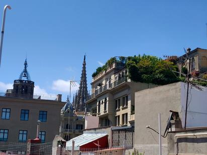 Vista exterior de Pis en venda en  Barcelona Capital amb Forn i Balcó