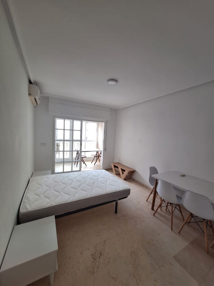 Bedroom of Flat to rent in Torrevieja  with Air Conditioner, Furnished and Oven