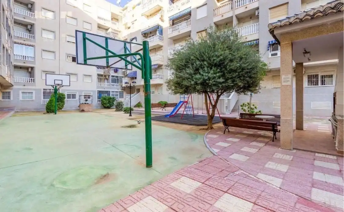 Vista exterior de Pis de lloguer en Torrevieja amb Aire condicionat, Calefacció i Terrassa
