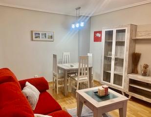 Sala d'estar de Apartament en venda en León Capital  amb Calefacció, Parquet i Terrassa