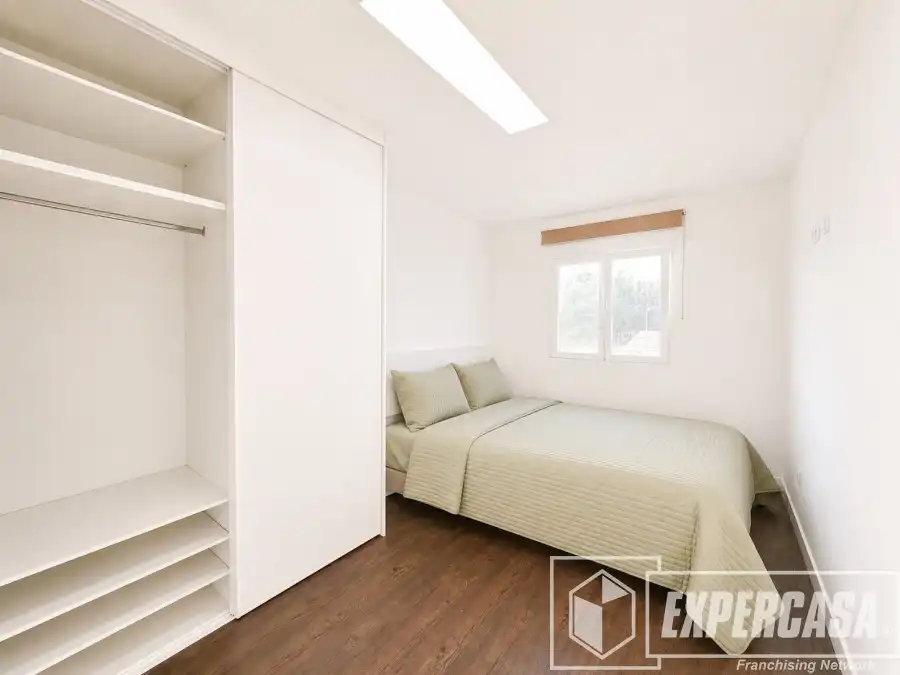 Dormitori de Casa o xalet en venda en Domeño amb Aire condicionat i Terrassa