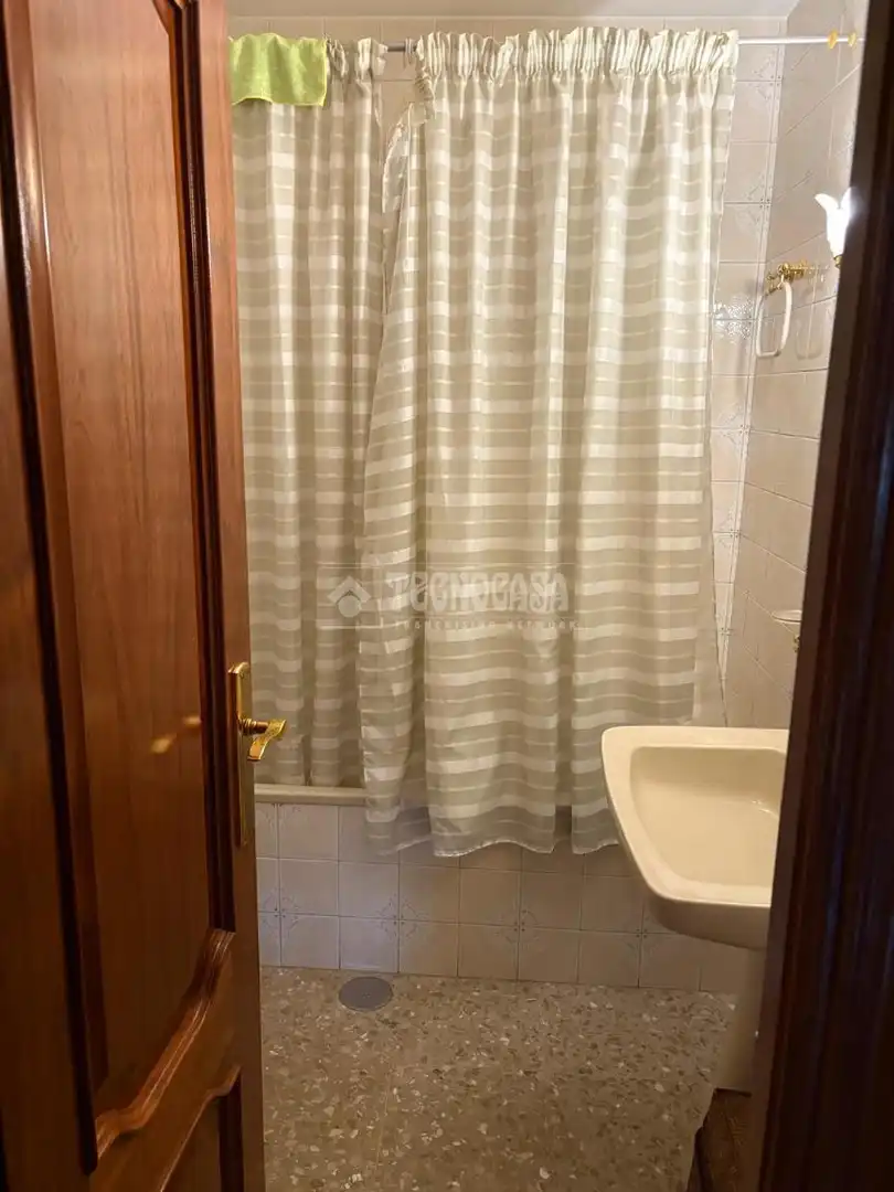 Bathroom of Flat for sale in Sevilla  with Terrace