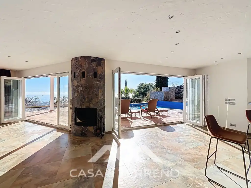 Vista exterior de Casa o xalet en venda en Algarrobo amb Jardí privat, Terrassa i Piscina