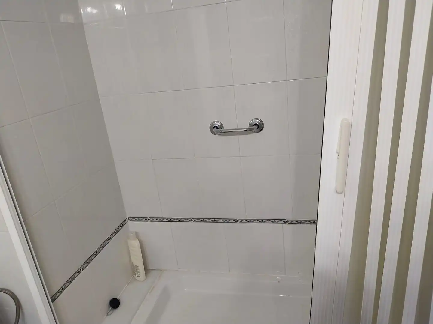 Bathroom of Flat for rent in Cornellà de Llobregat  with Air Conditioner, Heating and Balcony
