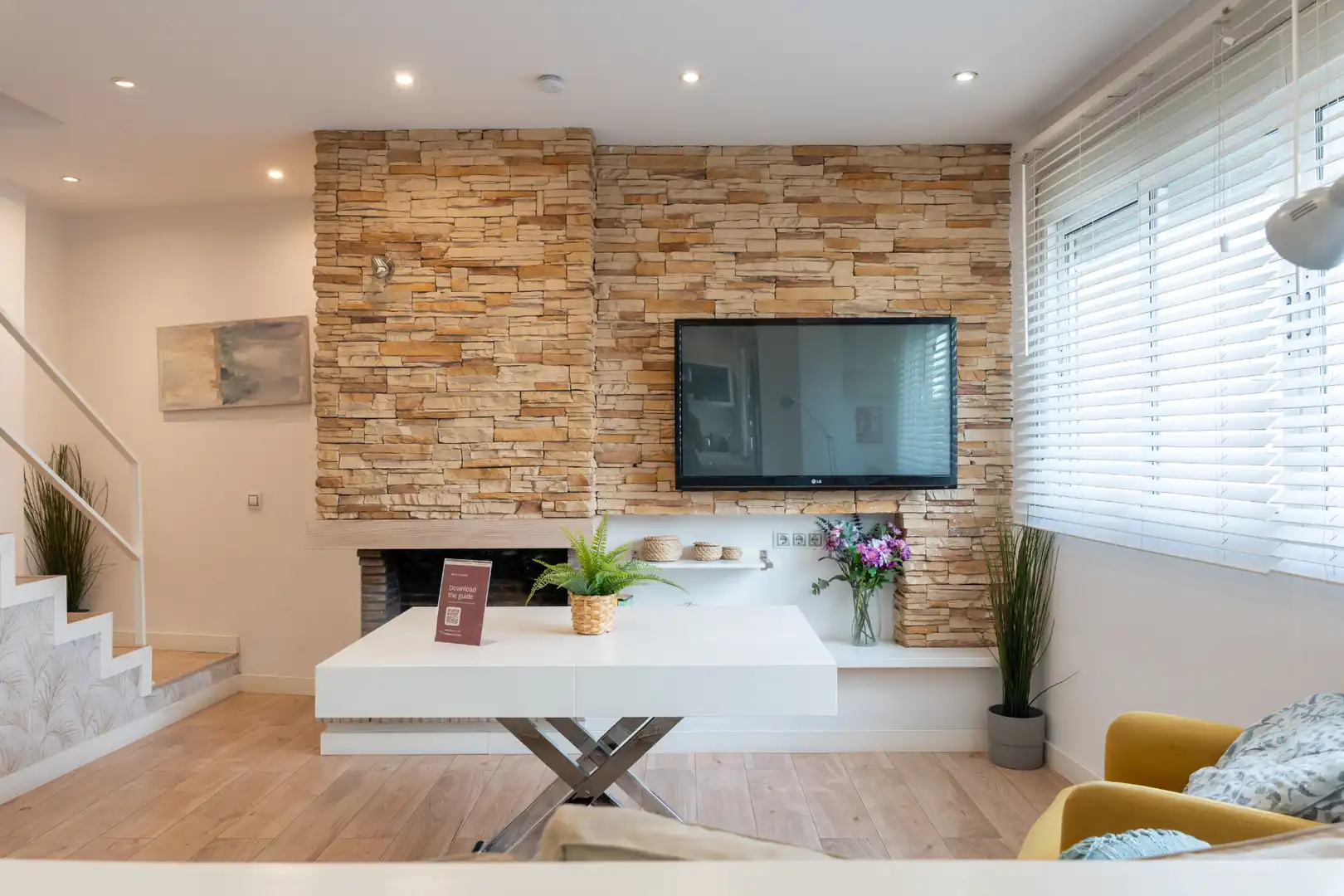 Living room of Flat for sale in Sevilla  with Air Conditioner, Heating and Parquet flooring