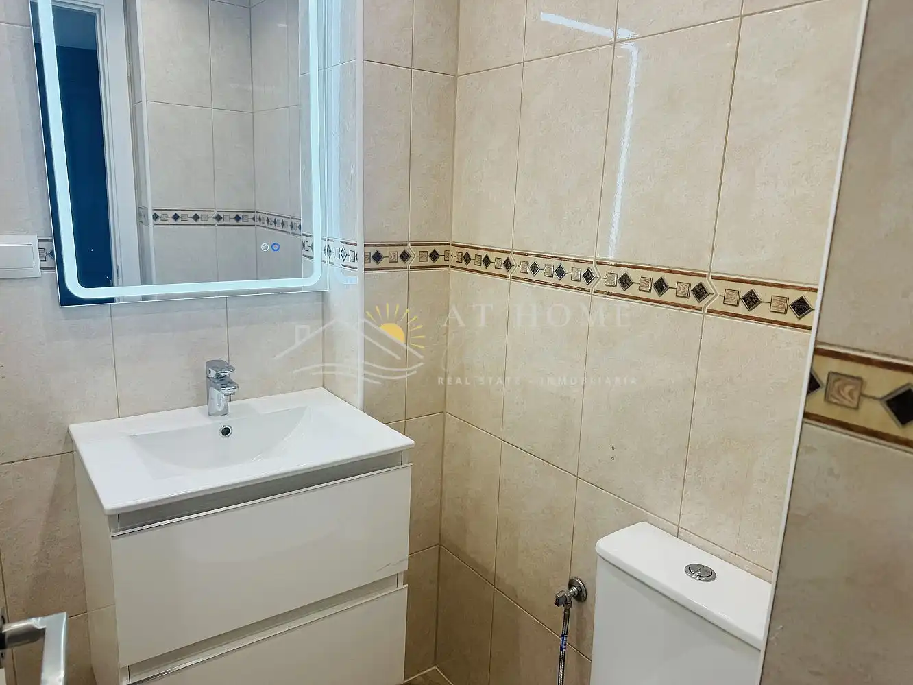 Bany de Apartament en venda en Nerja amb Terrassa, Piscina i Forn