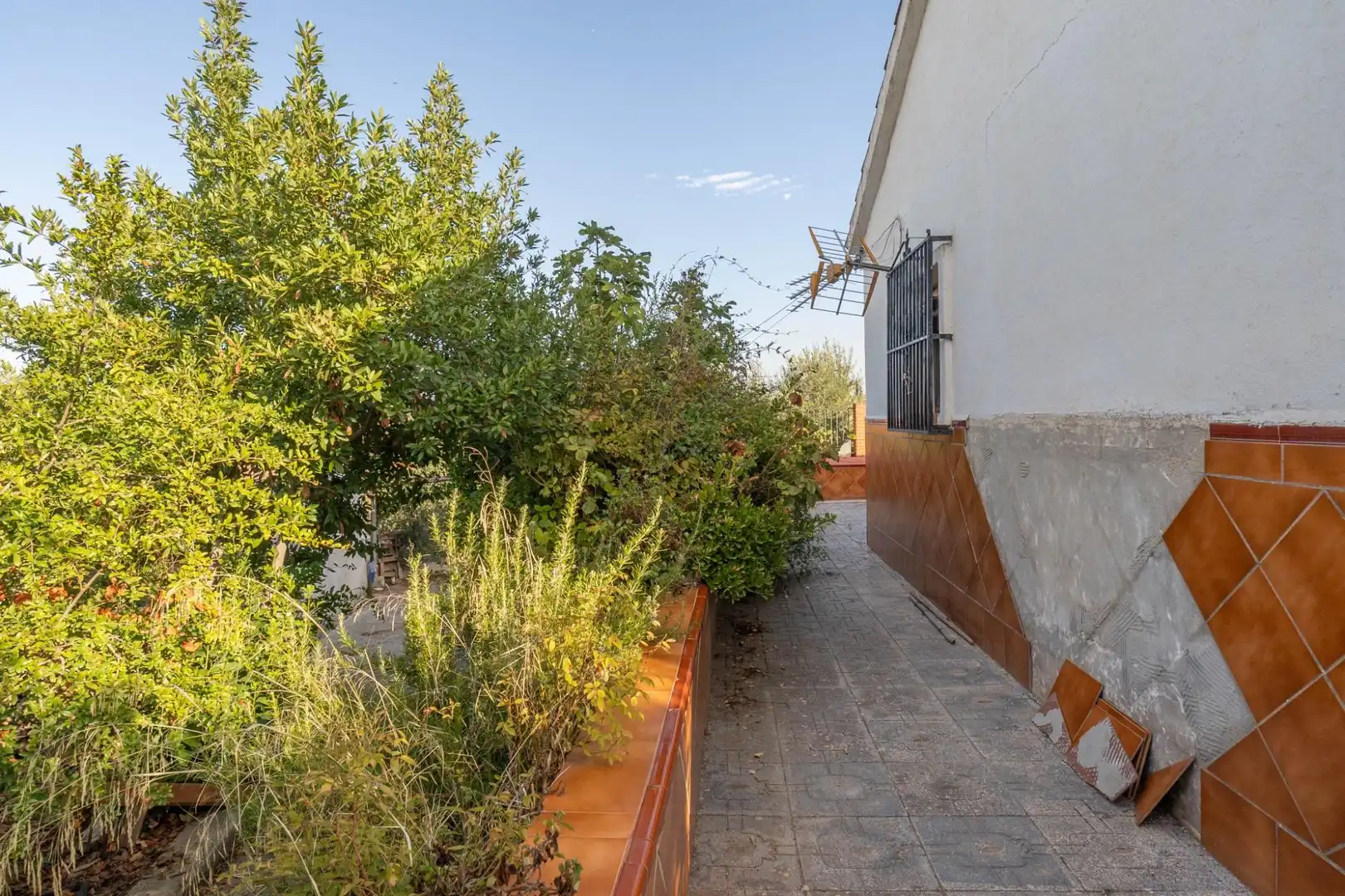 Außenansicht von Country house zum Verkauf in Las Gabias mit Privatgarten, Terrasse und Abstellraum