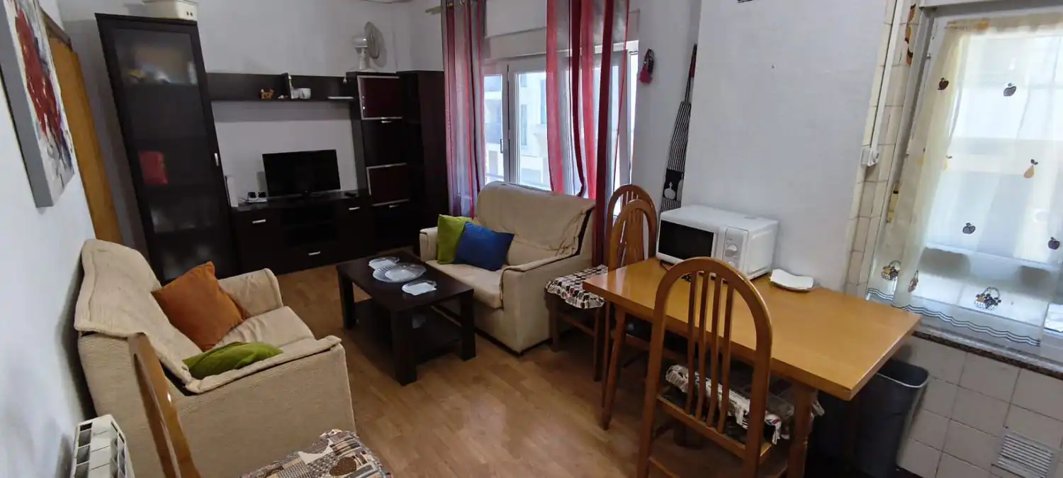 Sala de estar de Piso en venta en Oviedo  con Calefacción, Trastero y Amueblado