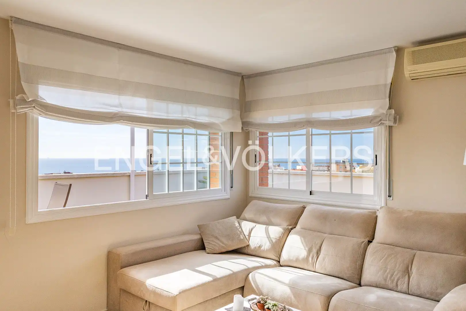 Sala de estar de Ático en venta en Mataró con Aire acondicionado, Calefacción y Parquet