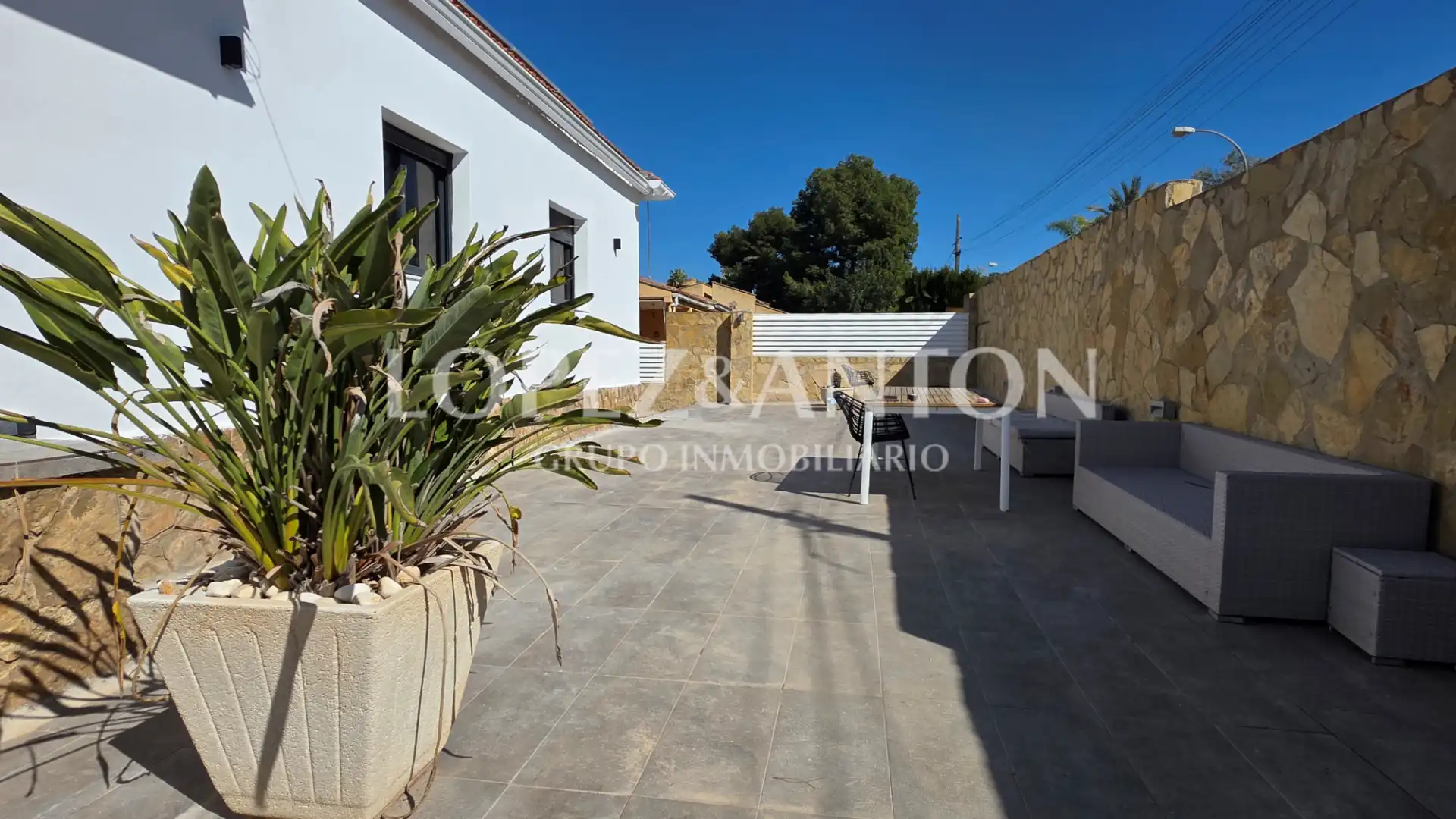 Exterior view of Houses for sale in L'Eliana  with Air Conditioner, Private garden and Parquet flooring