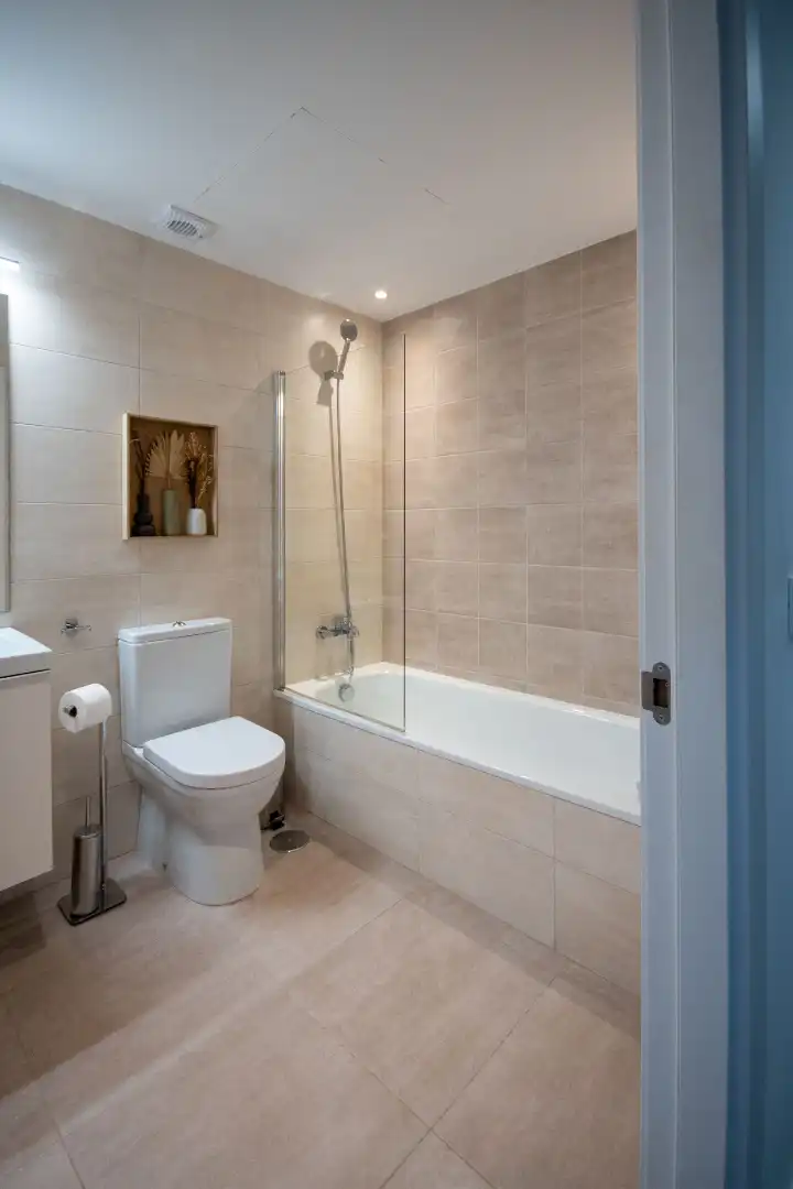 Baño de Piso en venta en Mijas con Aire acondicionado, Jardín privado y Terraza