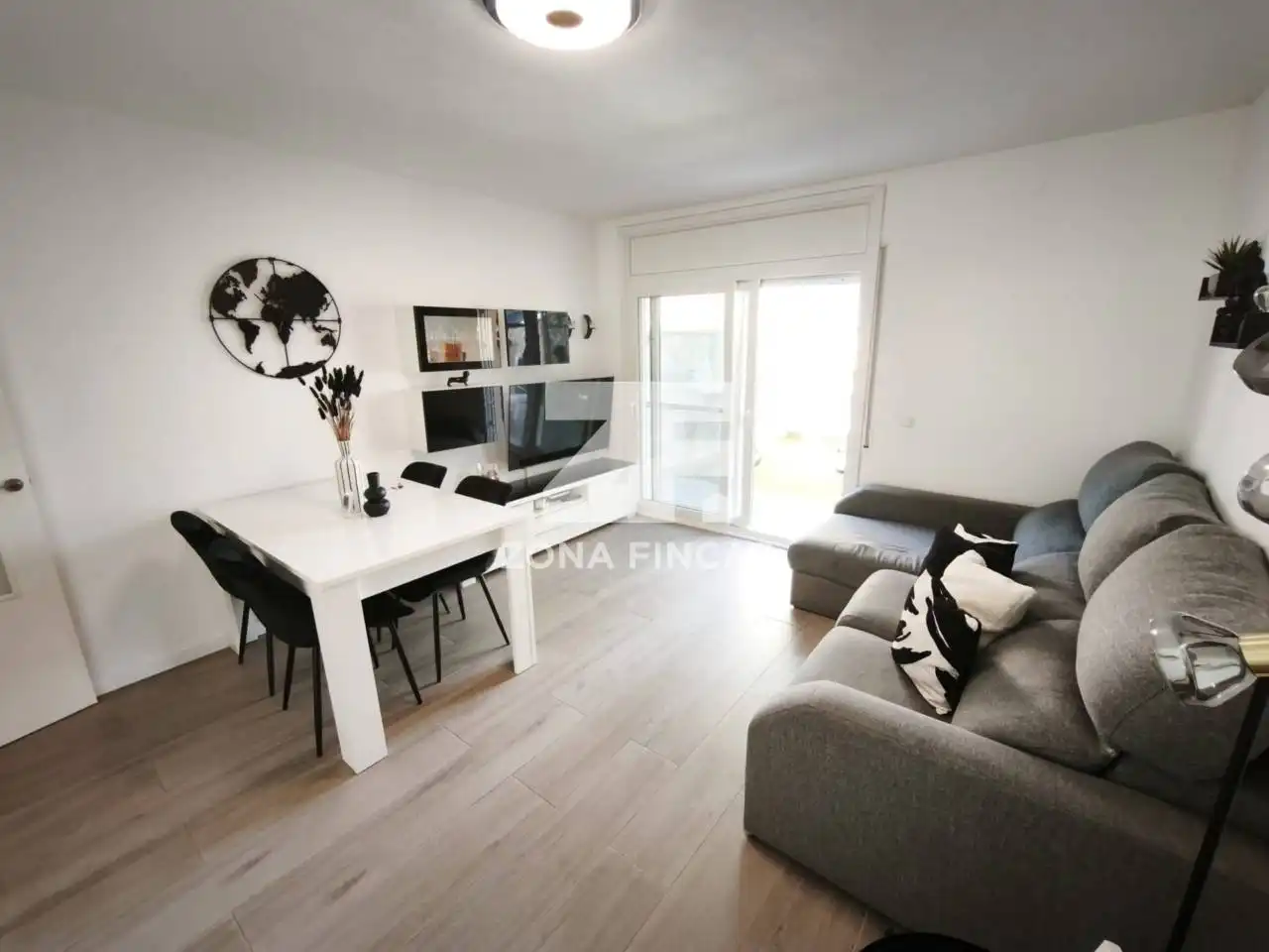 Sala d'estar de Pis en venda en Santa Coloma de Gramenet amb Aire condicionat i Terrassa