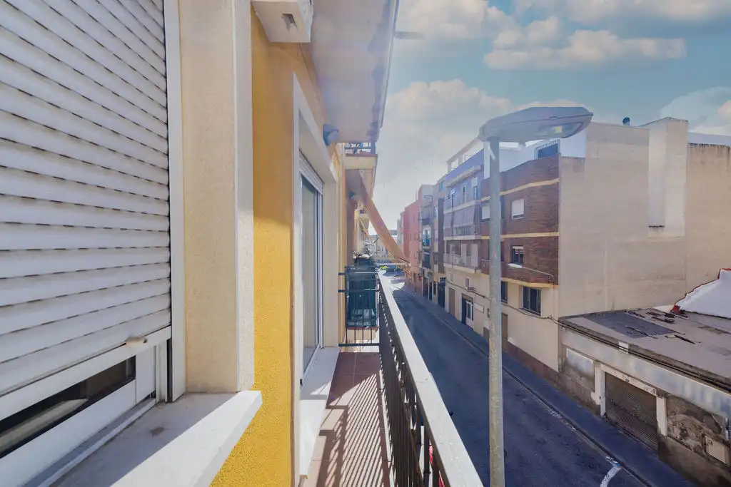 Vista exterior de Piso en venta en Alicante / Alacant con Trastero