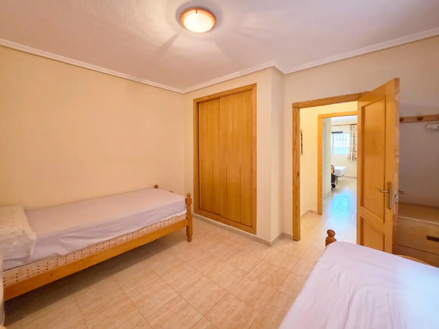 Habitación de Apartamento en venta en Santa Pola con Aire acondicionado, Amueblado y Piscina comunitaria