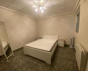 Bedroom of Flat to share in Burjassot  with Balcony