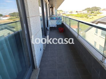 Pis amb balcó en venda a PO-550