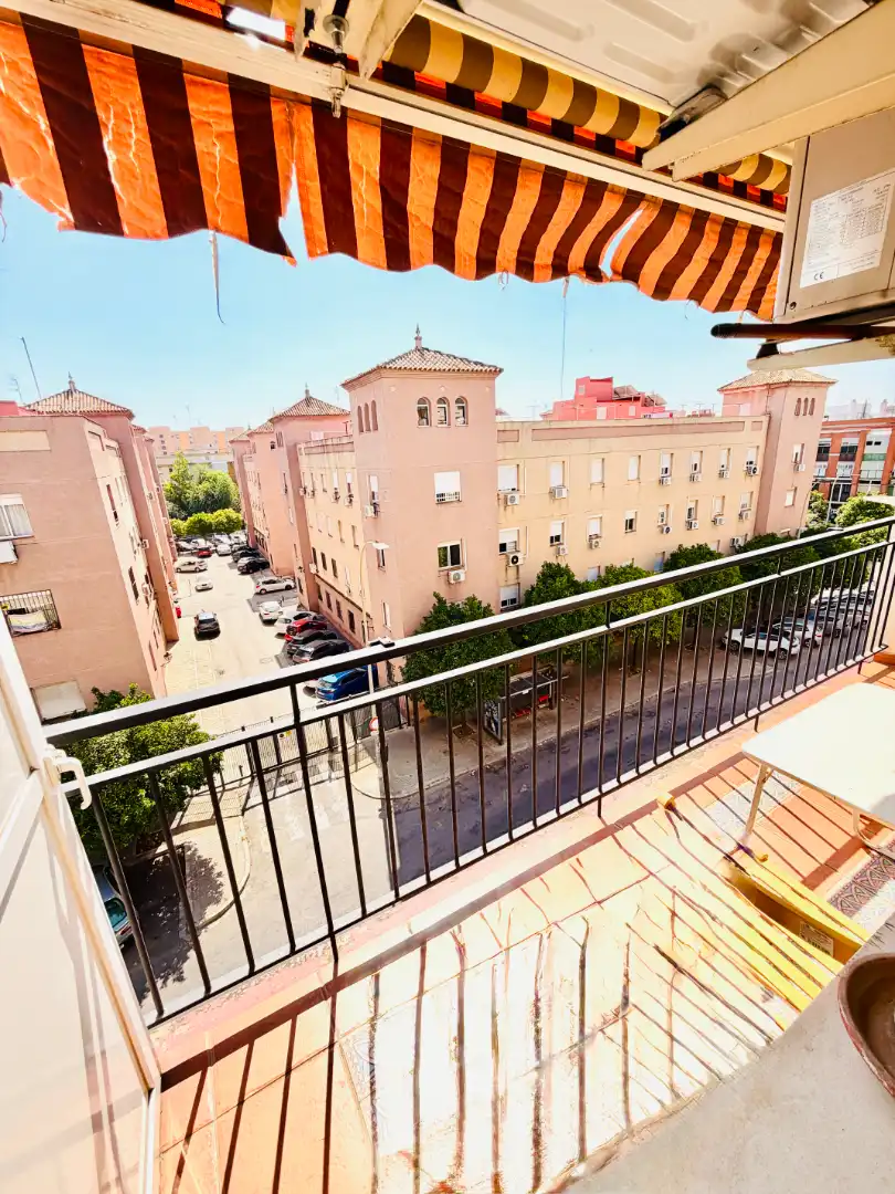 Exterior view of Flat for sale in Sevilla  with Air Conditioner and Terrace