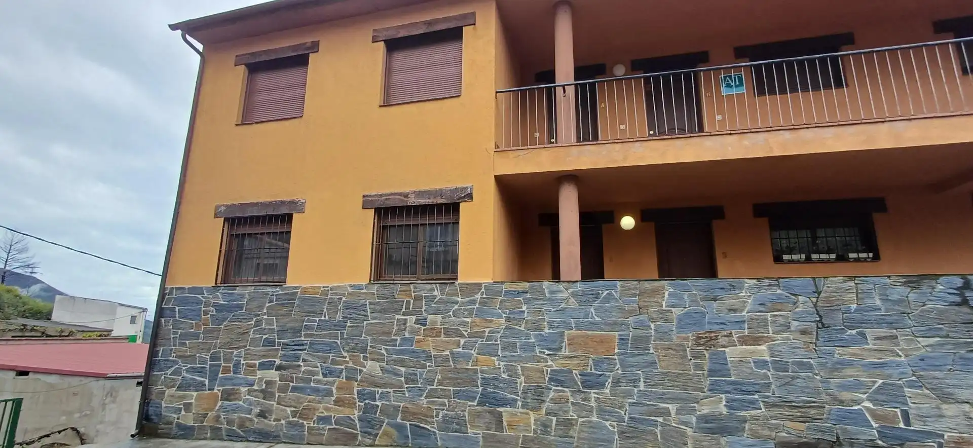 Außenansicht von Erdgeschoss zum Verkauf in Ladrillar mit Terrasse und Balkon