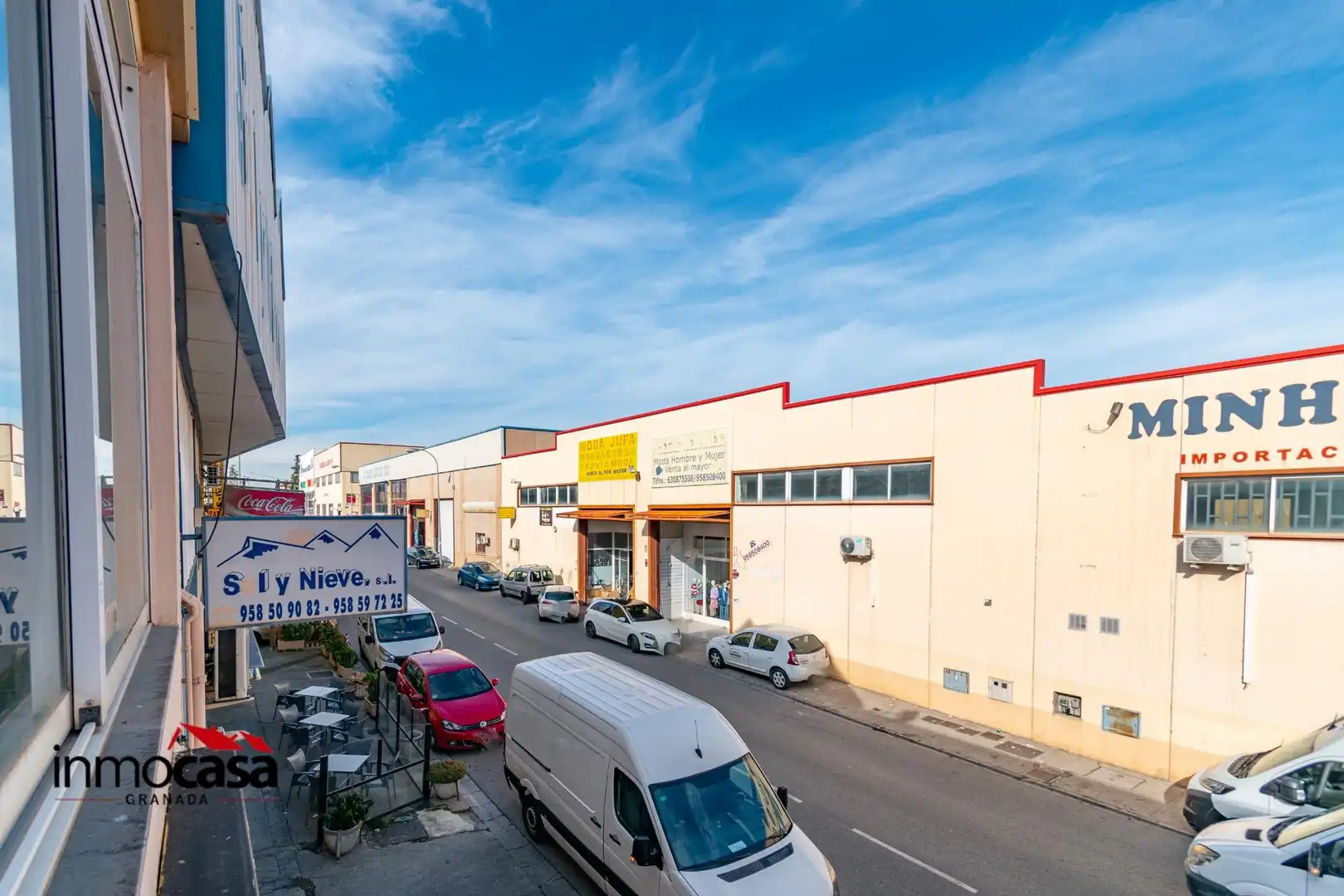 Außenansicht von Fabrikhallen zur Miete in Ogíjares mit Heizung