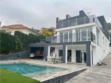 Chalet con balcón en venta en Godelleta