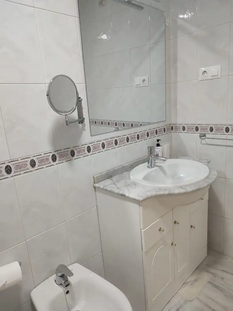 Badezimmer von Wohnung zur Miete in Montemar 