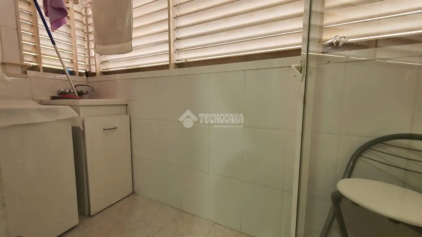 Baño de Piso en venta en Valencia con Calefacción y Balcón