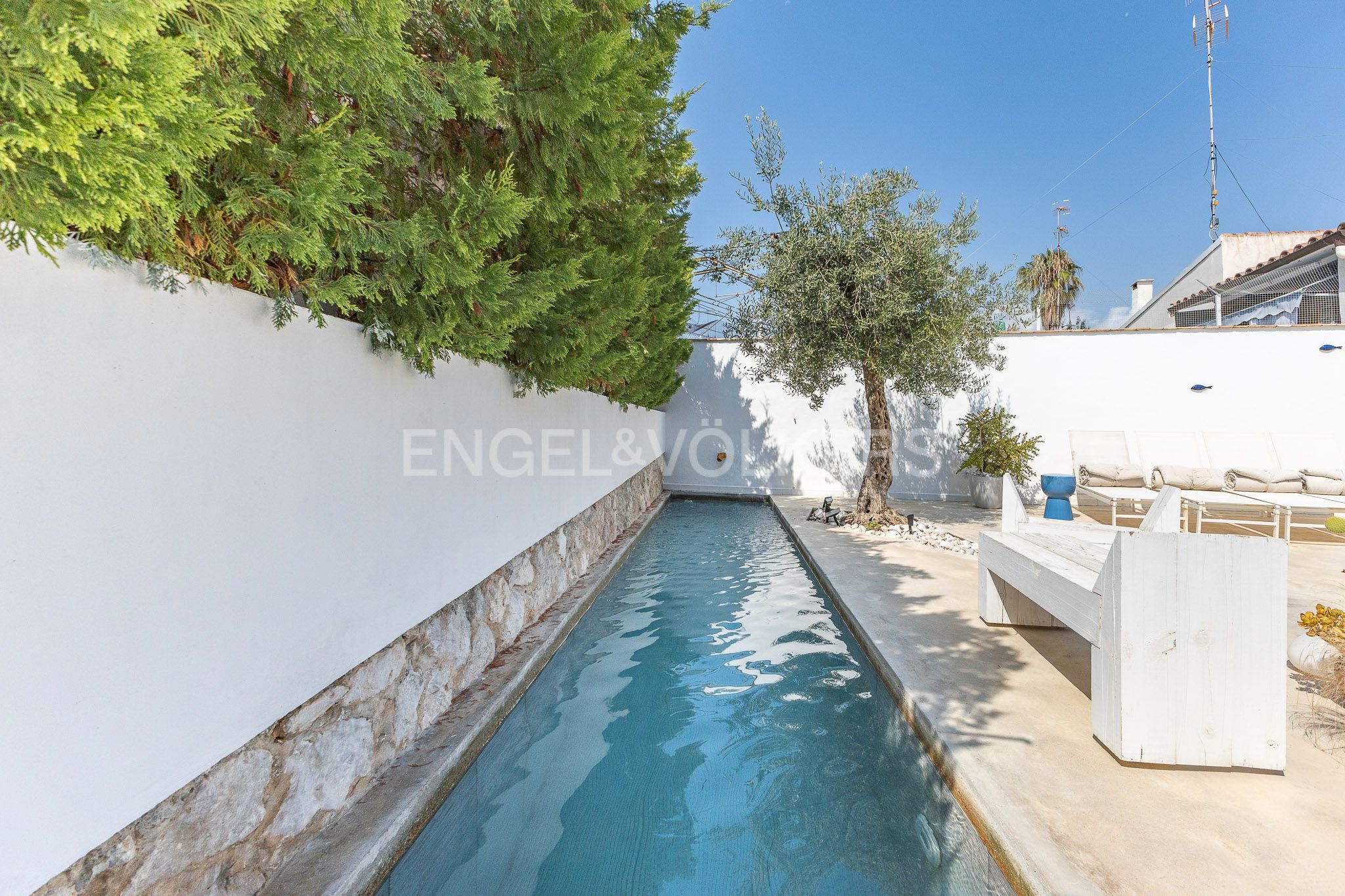 Swimming pool of Country house to rent in Sitges  with Air Conditioner, Heating and Terrace