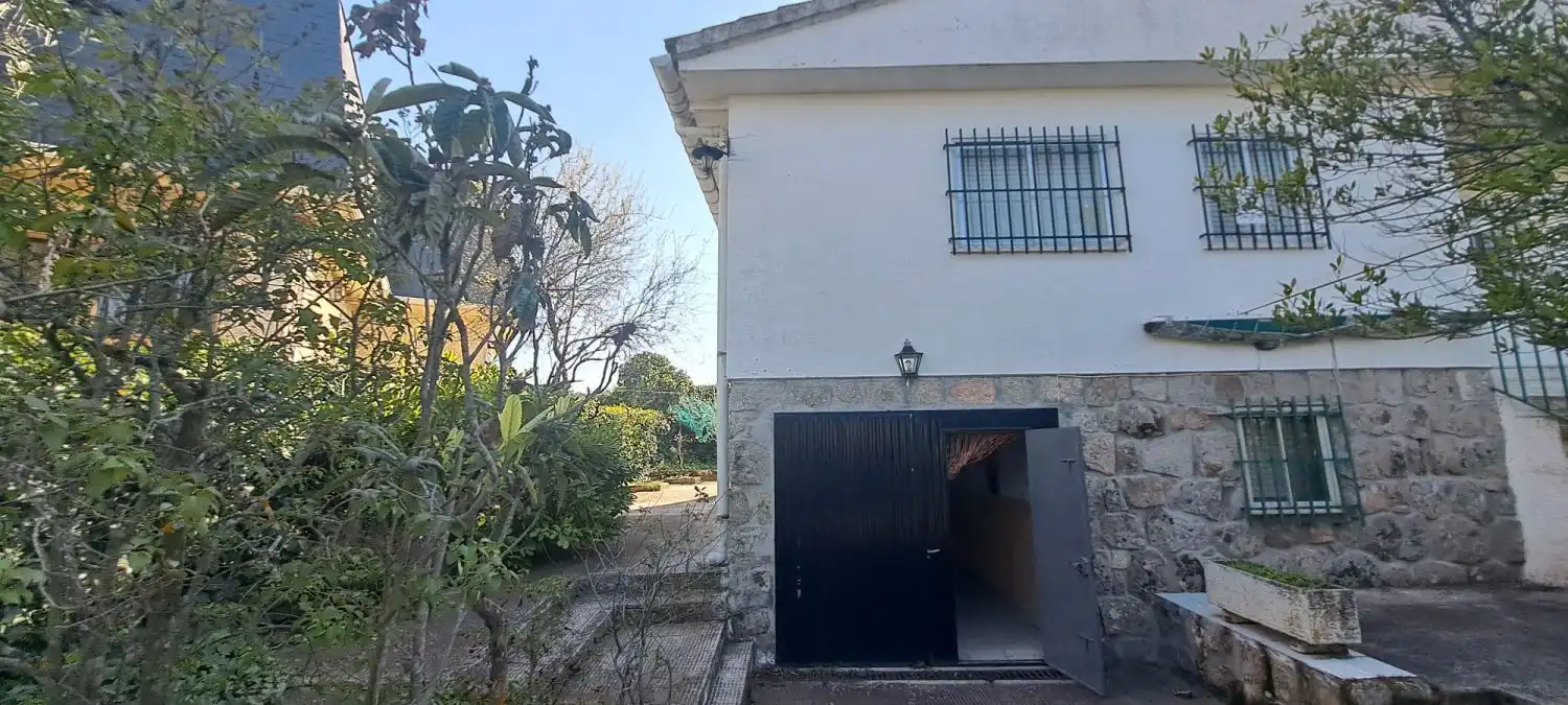 Vista exterior de Casa o xalet en venda en Valdemorillo amb Calefacció