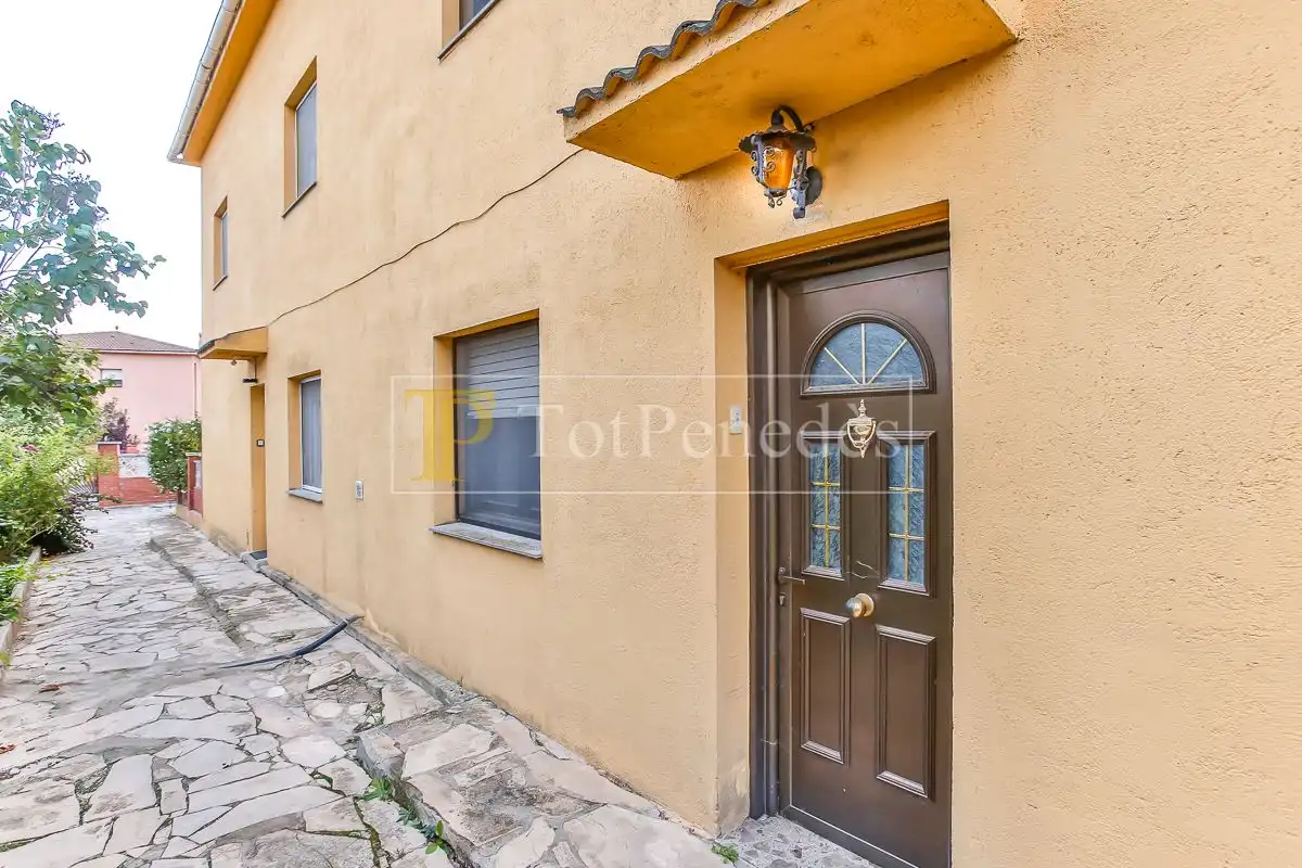 Exterior view of Houses for sale in Torrelles de Foix  with Air Conditioner, Heating and Private garden