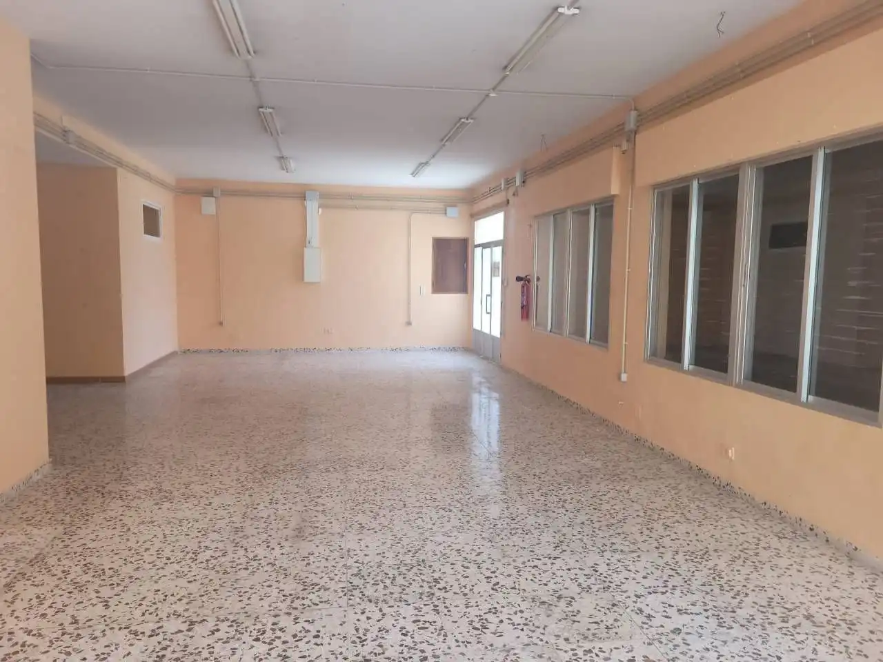 Local comercial en venda a Baza