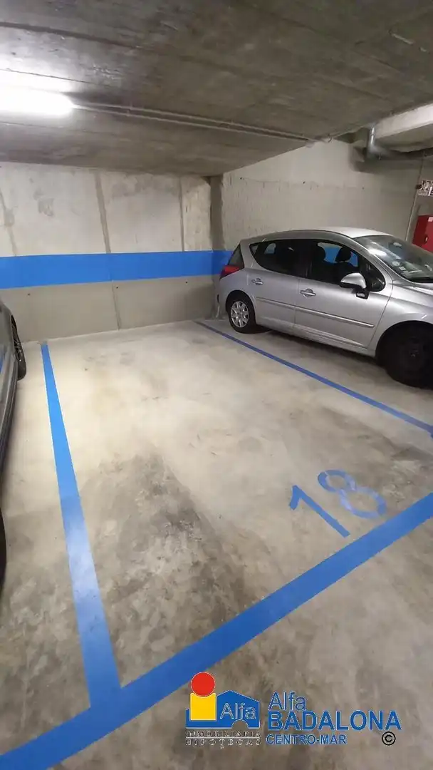 Parking of Attic for rent in Badalona  with Air Conditioner, Heating and Parquet flooring