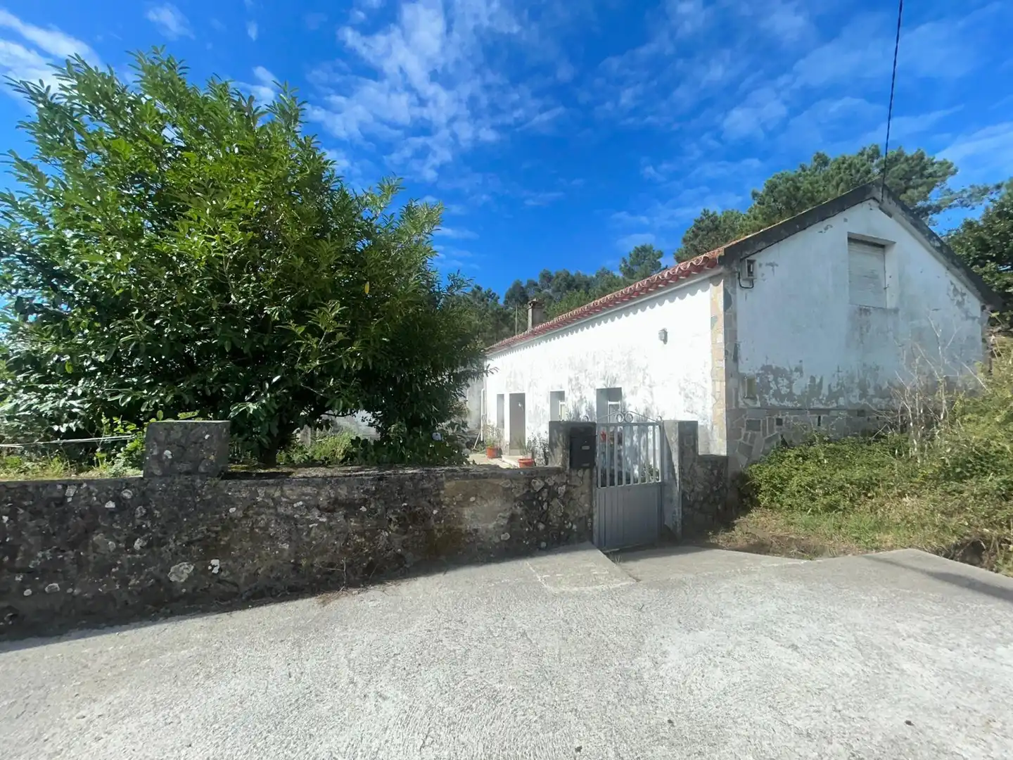 Vista exterior de Casa o xalet en venda en Ribeira amb Jardí privat