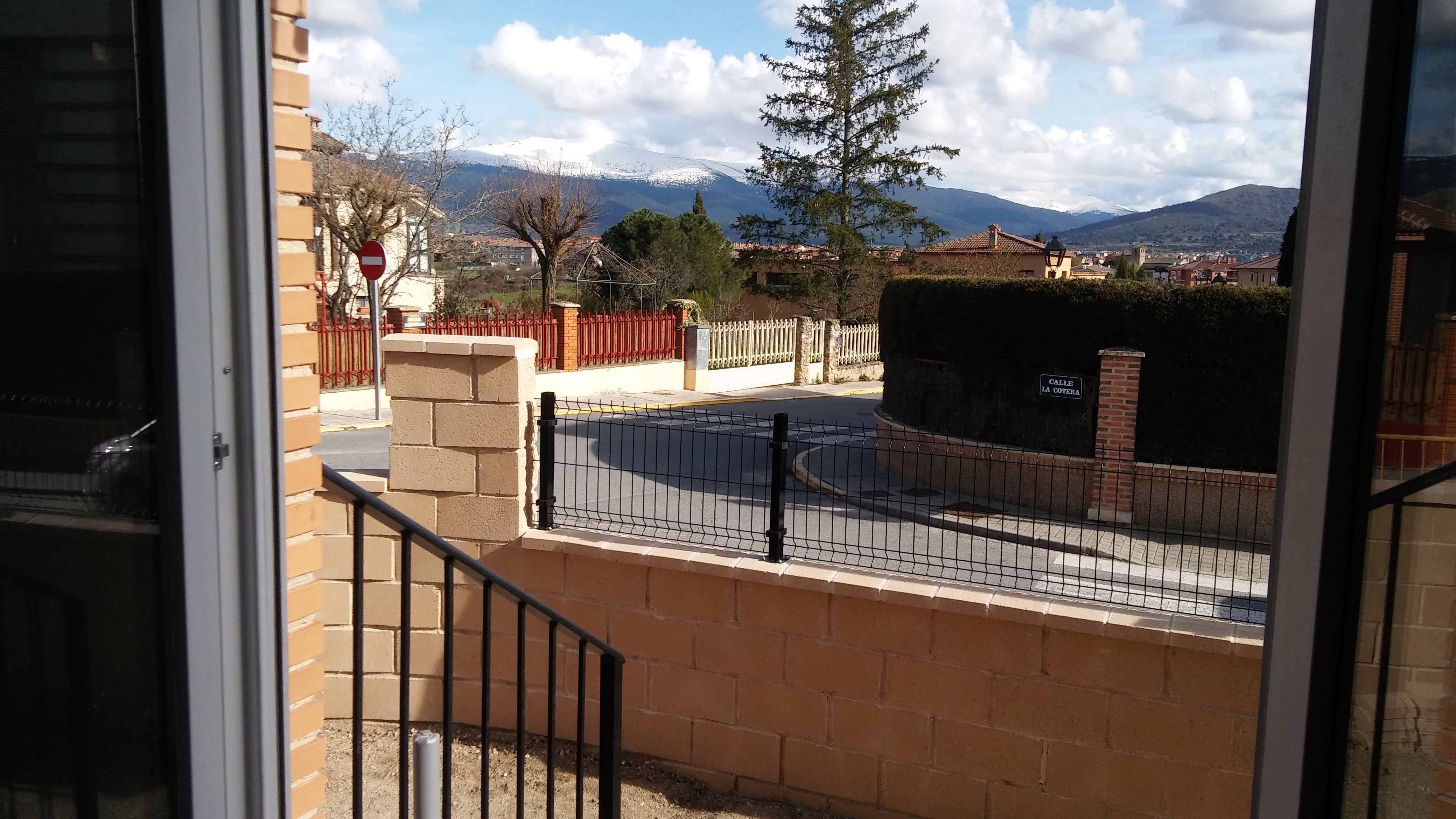Vista exterior de Casa o xalet en venda en Palazuelos de Eresma amb Calefacció, Jardí privat i Parquet