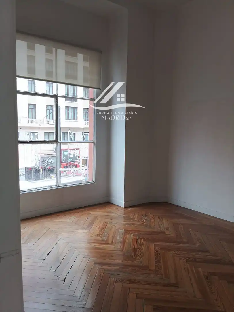 Schlafzimmer von Büro zur Miete in Madrid