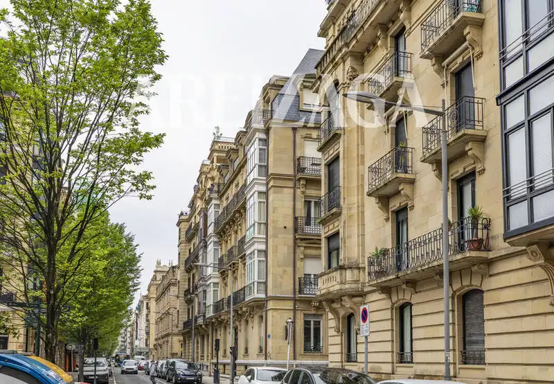 Vista exterior de Piso en venta en Donostia - San Sebastián  con Calefacción, Terraza y Balcón