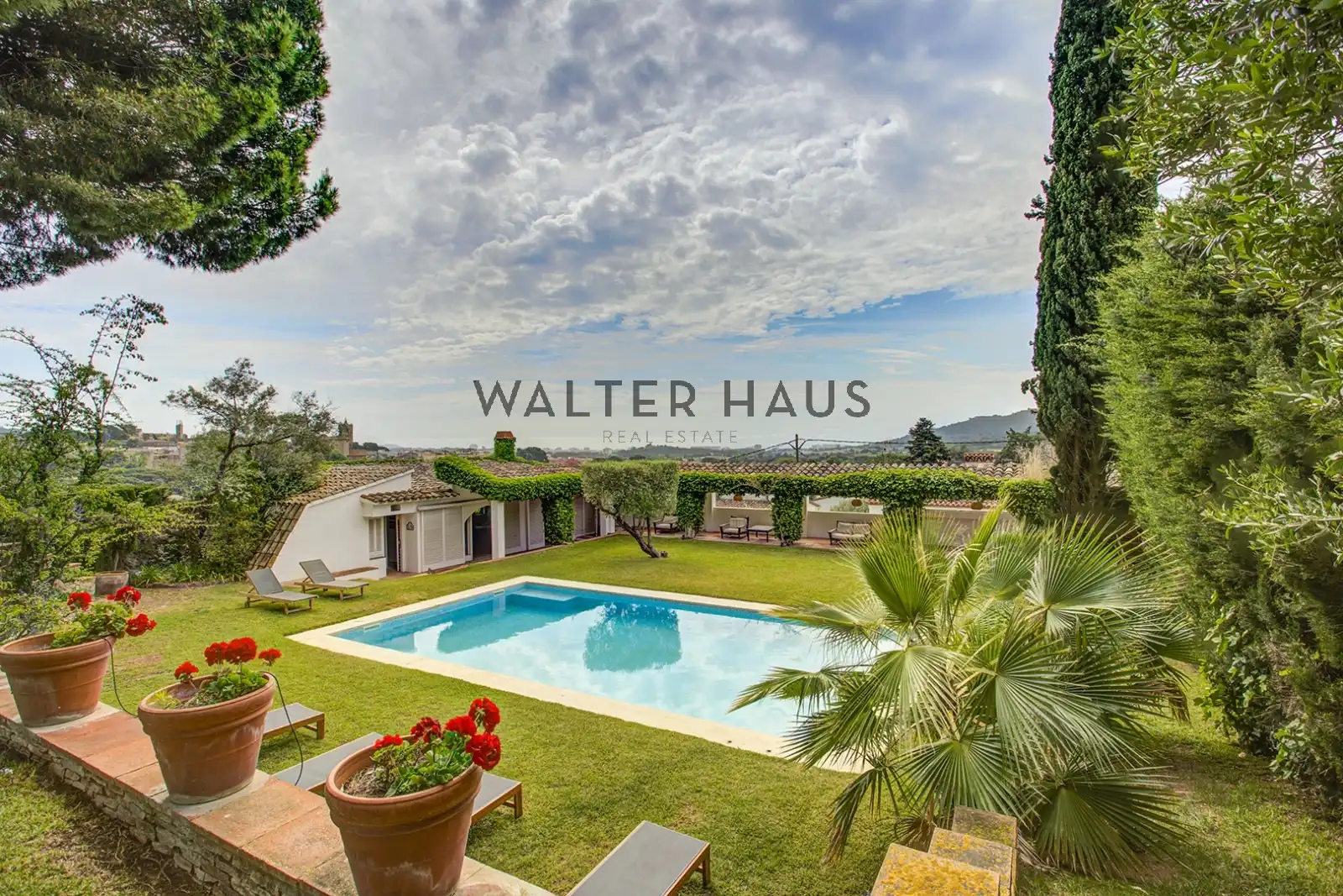 Chalet con piscina en venta en Carrer del Ripollès