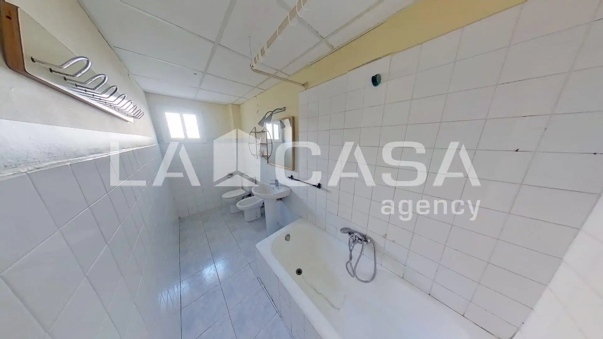 Badezimmer von Wohnung zum Verkauf in Barcelona mit Balkon