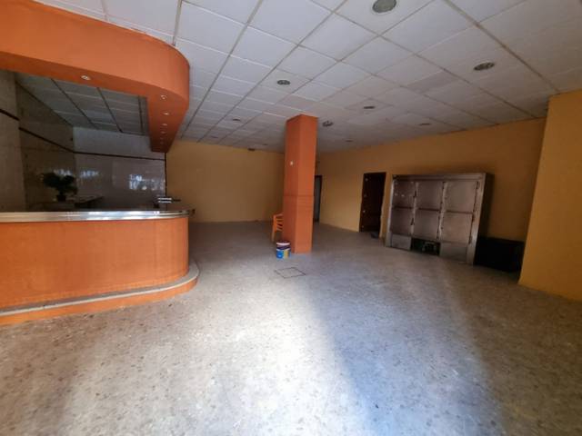 Local comercial en Alquiler en Barrio Alto
