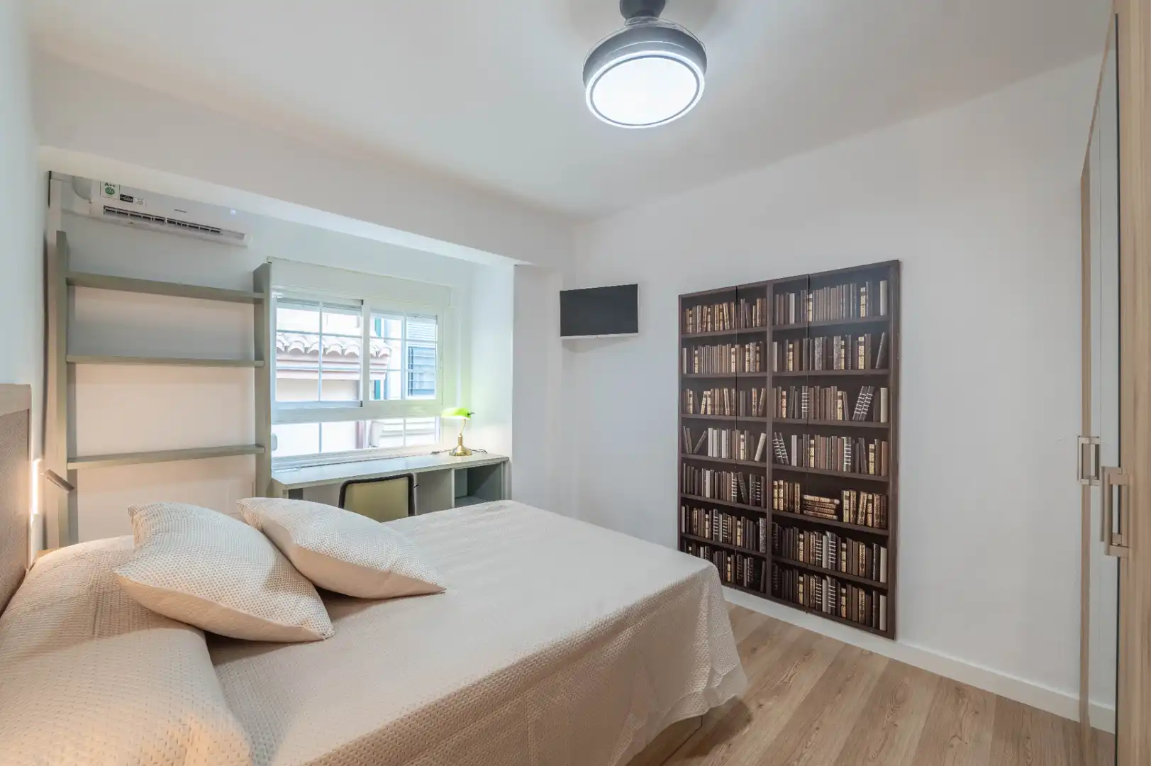 Bedroom of Flat for rent in Granada  with Air Conditioner, Heating and Furnished